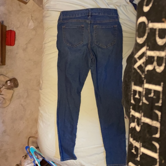 Size 8 Old Navy Skinny Jeans - Picture 3 of 7
